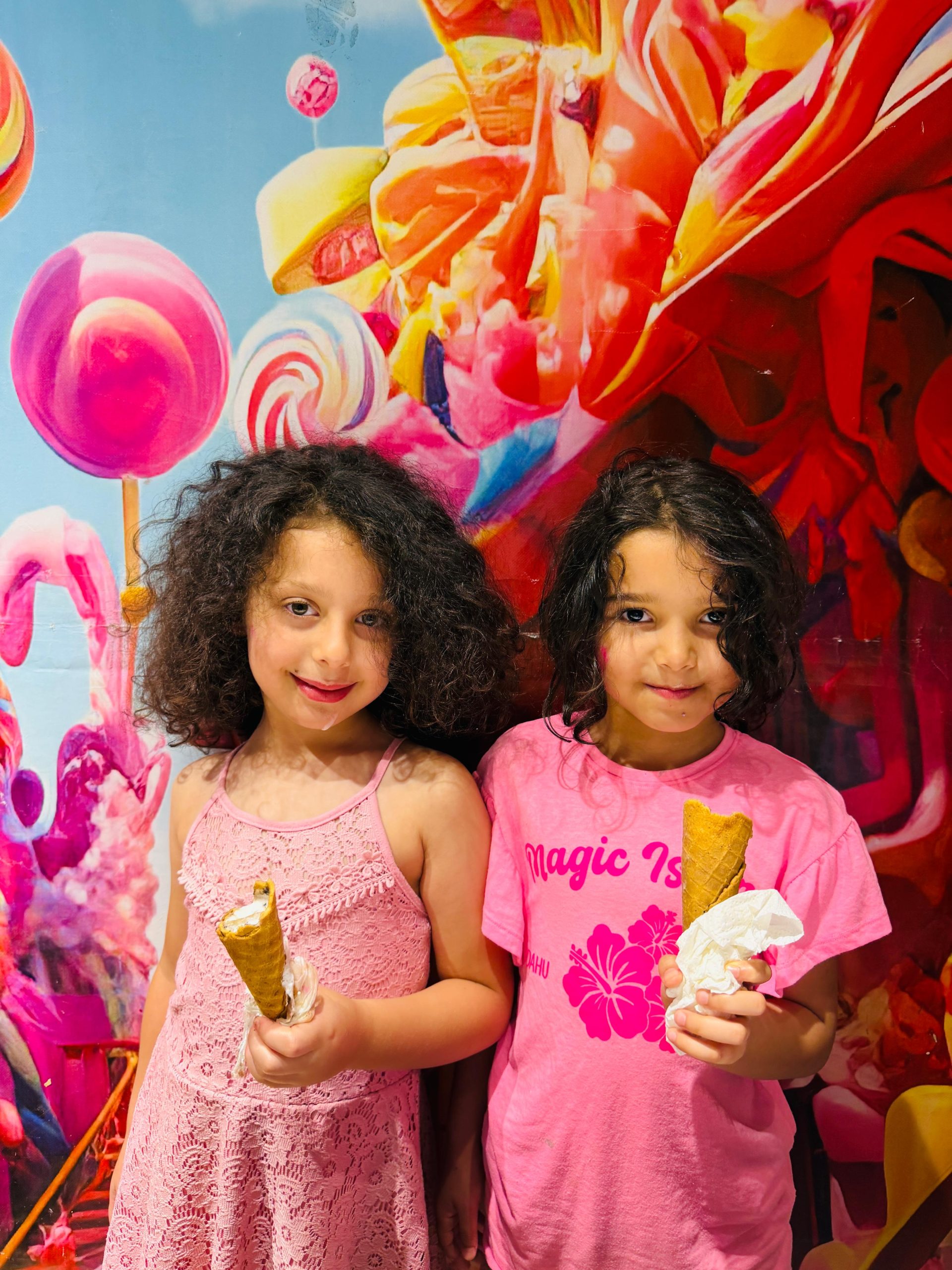 We’re having a scoop-tastic time at Doremi English Club’s summer camp! 🍦☀️ We enjoy delicious ice cream while discovering yummy new flavors like vanilla, strawberry, and rocky road. 🍓🍫🍨 So… which flavor would you pick? 😋💕