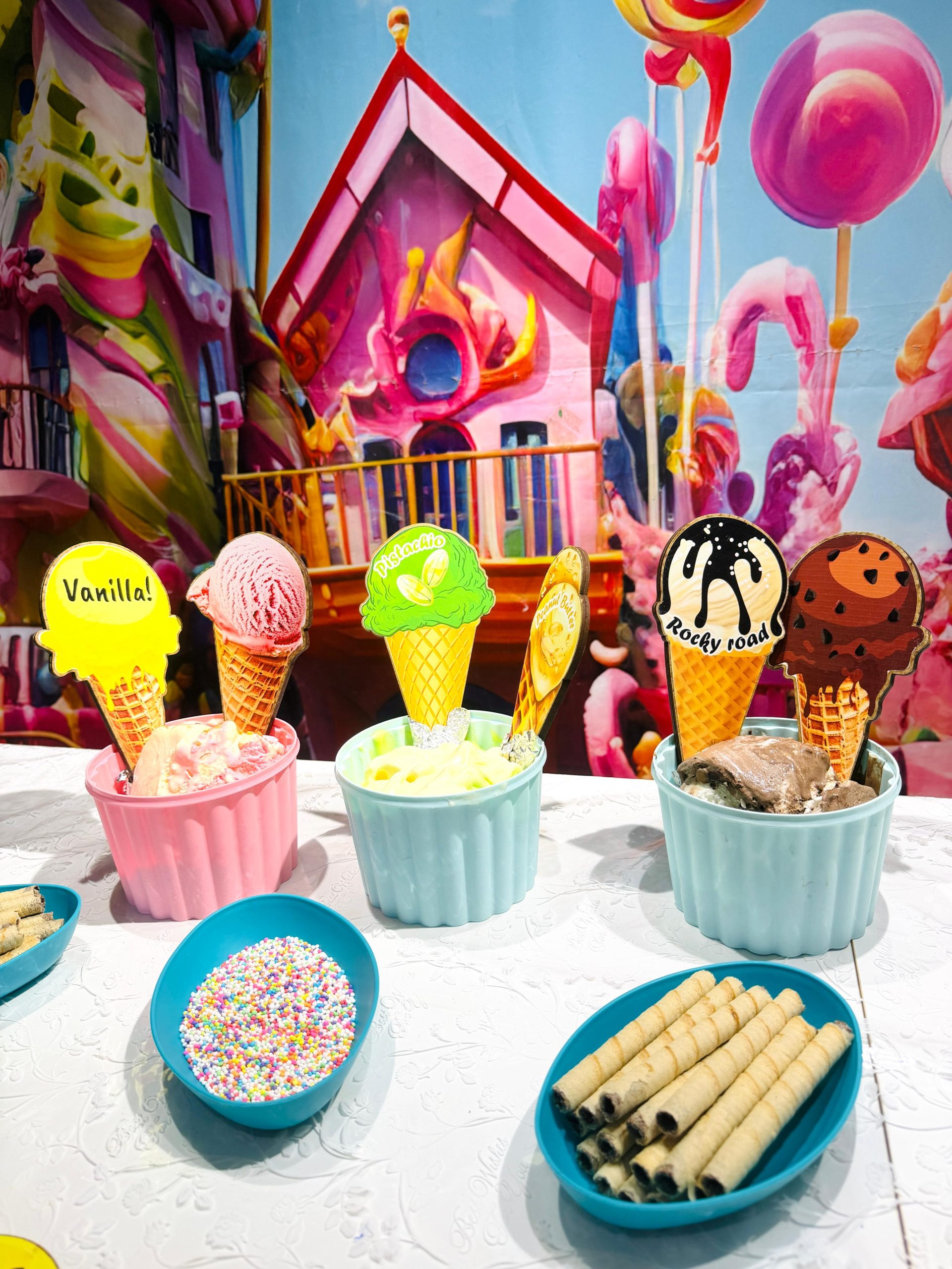 We’re having a scoop-tastic time at Doremi English Club’s summer camp! 🍦☀️ We enjoy delicious ice cream while discovering yummy new flavors like vanilla, strawberry, and rocky road. 🍓🍫🍨 So… which flavor would you pick? 😋💕
