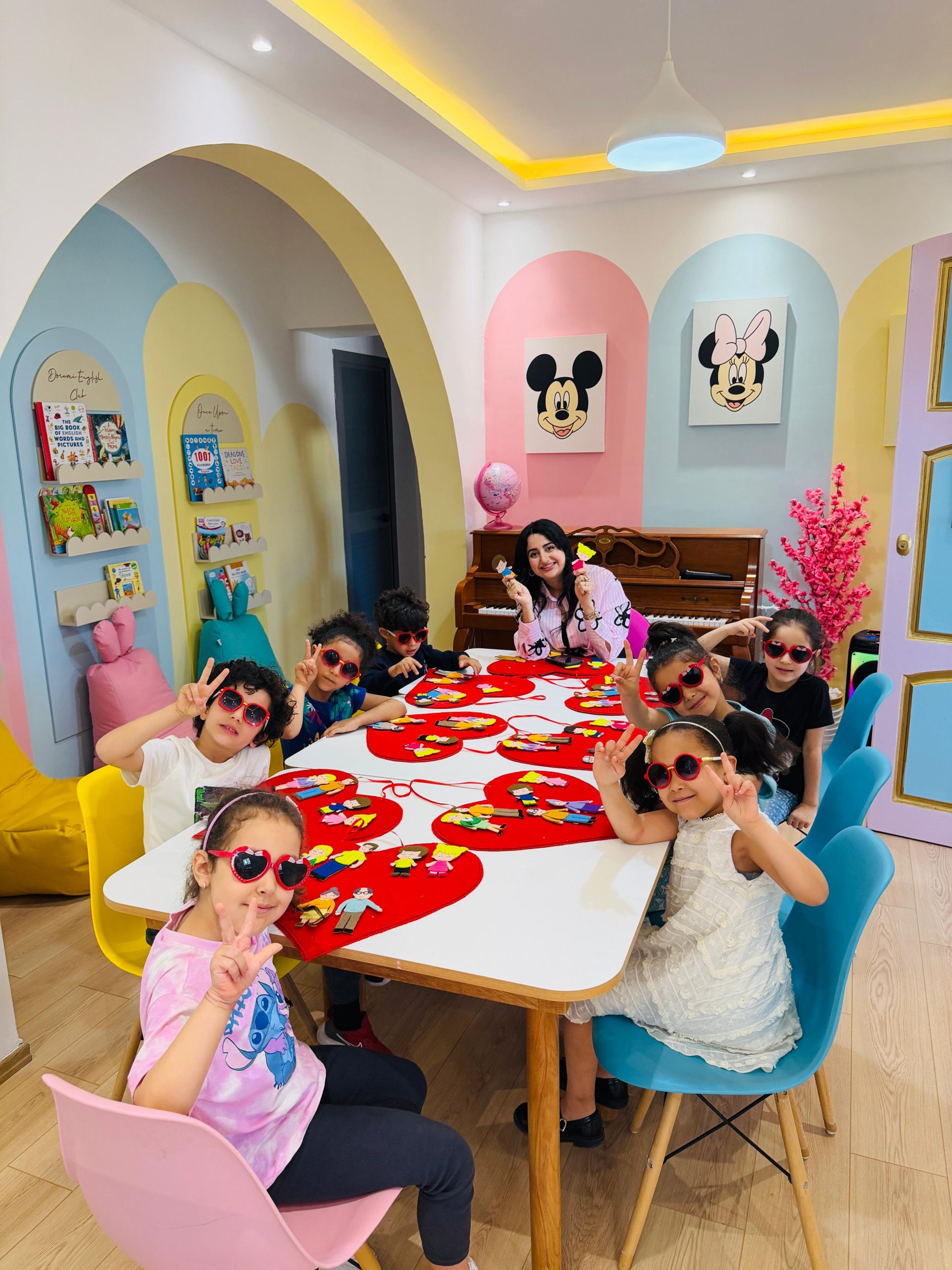 Learning about family members with our Mini Doremi group! 👨‍👩‍👧‍👦💛 Through fun games, songs, and activities, our little learners discover new family vocabulary while having lots of fun! 🎶🌈✨ Little learners, big smiles, and lots of learning! 🥰📚💫