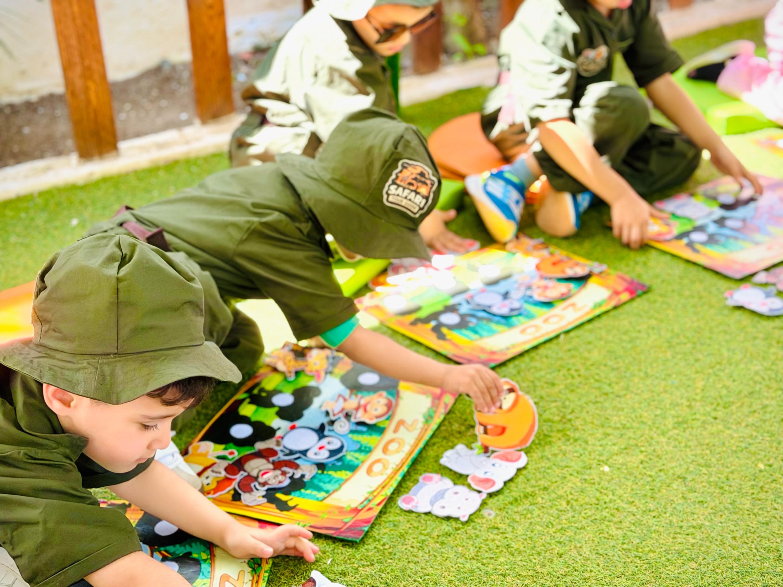 Learning about zoo animals has never been this much fun! 🦁🐘🦒✨ Our kindergarteners across Tunis are discovering amazing animals through this wonderful shadow puzzle with Doremi English Club! 🧩🎉 Can you match each animal to its shadow? 👀🐒 Let’s learn, play, and have fun together