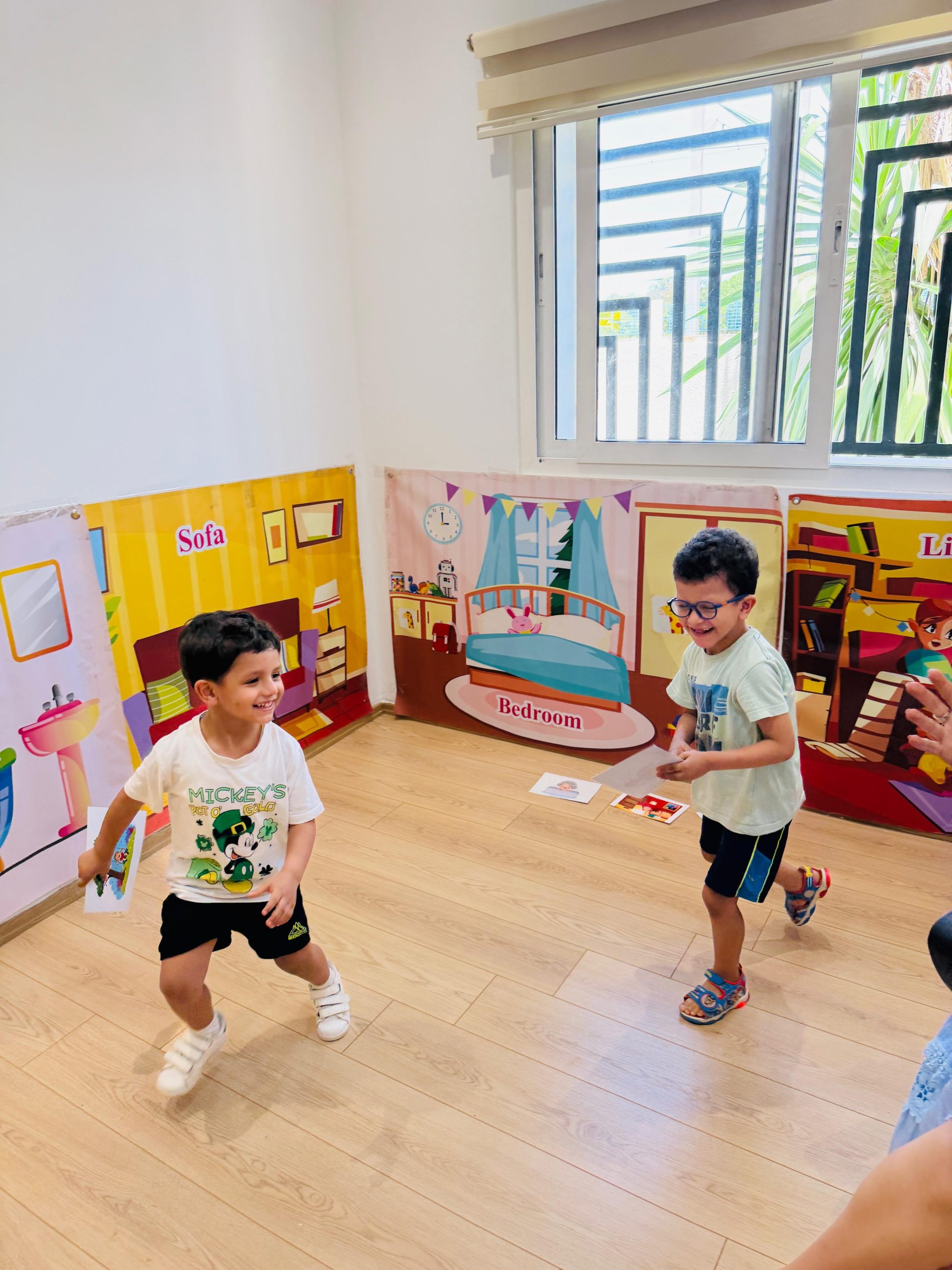 Learning the different parts of the house has never been this much fun! 🏠🎉 We play, race, and test our English skills as we learn new vocabulary. But the big question is… who will grab the right flashcard first? 🃏🏃‍♀️💨😄 Let the game begin! 🚀🏠✨