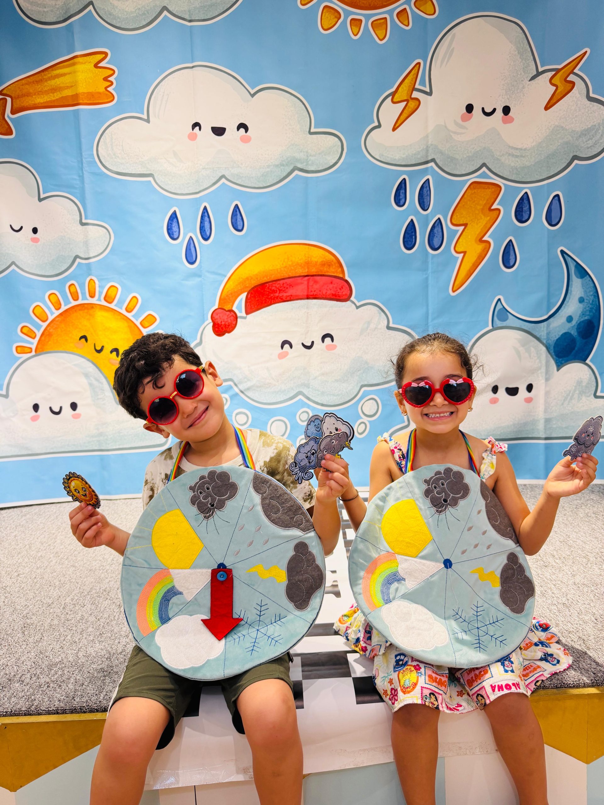 Learning to talk about the weather in English helps children build confidence, learn new vocabulary, and communicate naturally about everyday life. 🌤️🗣️💛