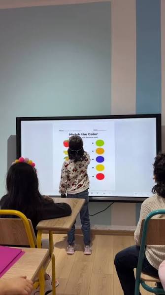 Learning with an interactive tactile board is so much fun at Doremi English Club! 🖐️✨ We touch, explore, play, and learn through exciting hands-on activities that make English come alive! 🎨📚💡 At Doremi, learning isn’t just something we do—it’s something we experience! 🌈💛