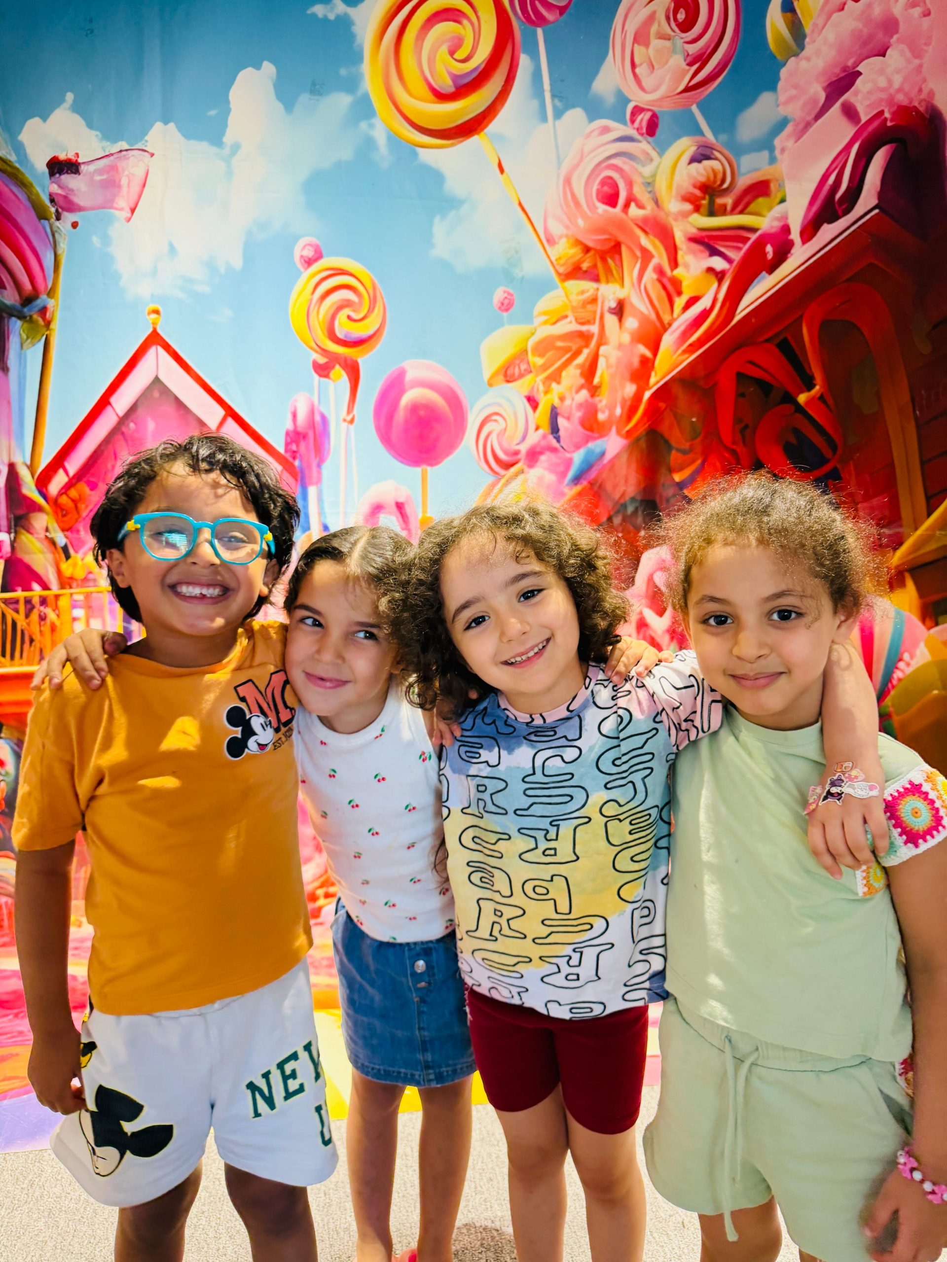 We love making new friends at Doremi English Club! 💕🤝 We laugh, play, learn, and create wonderful memories together ❤️